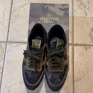 Valentino Men's Camouflage Sneakers - Grenn and Black